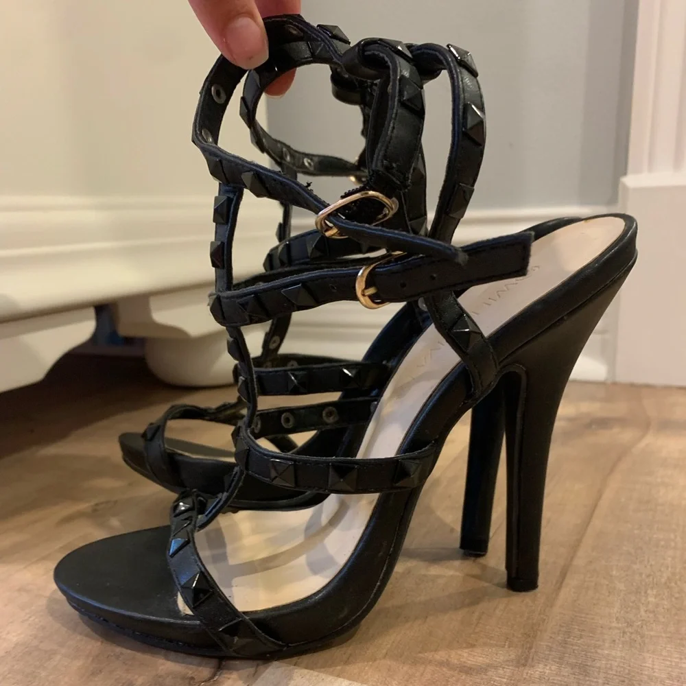 Wild Diva Heels - Picture 2 of 3